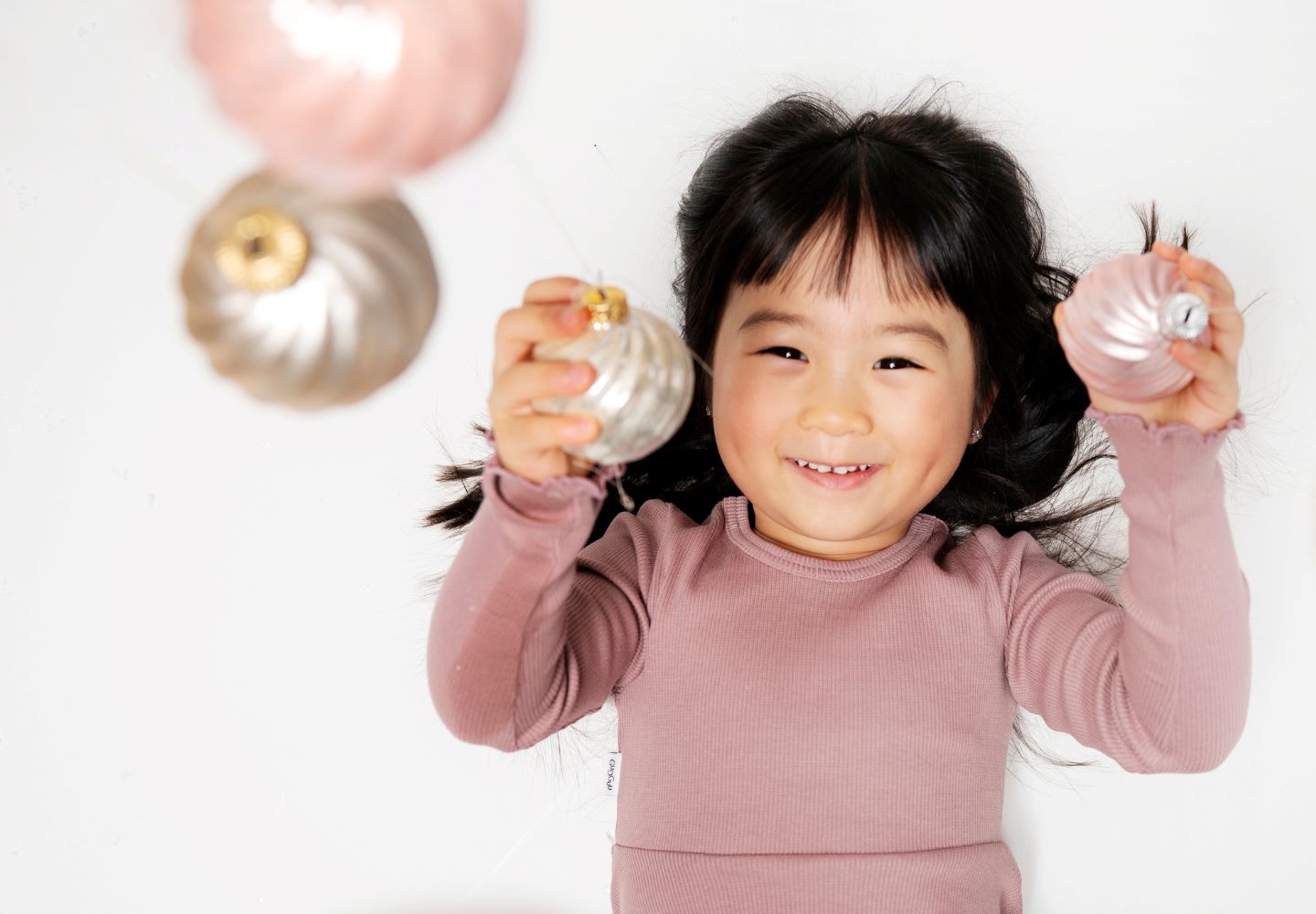 Joulun taikaa ja lapsuuden lumoa – laadukkaat lastenvaatteet osana joulun aikaa