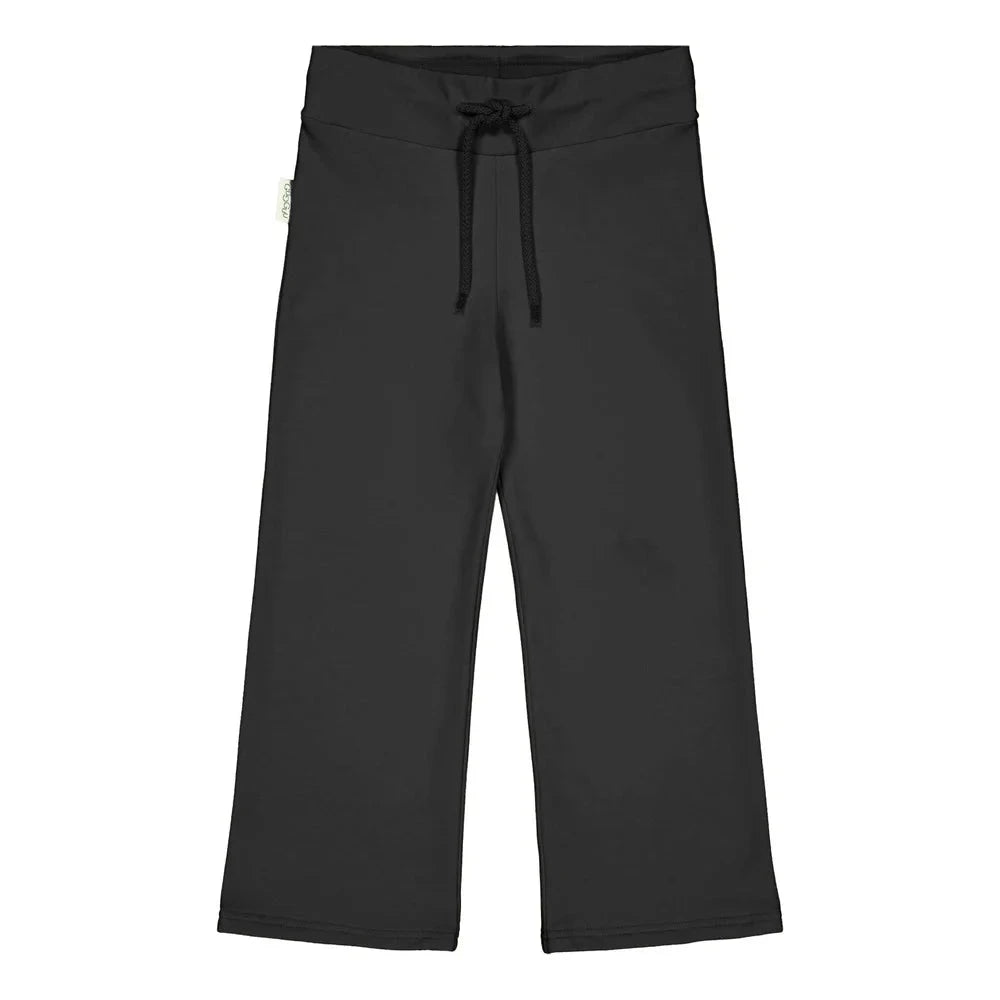 #väri_black