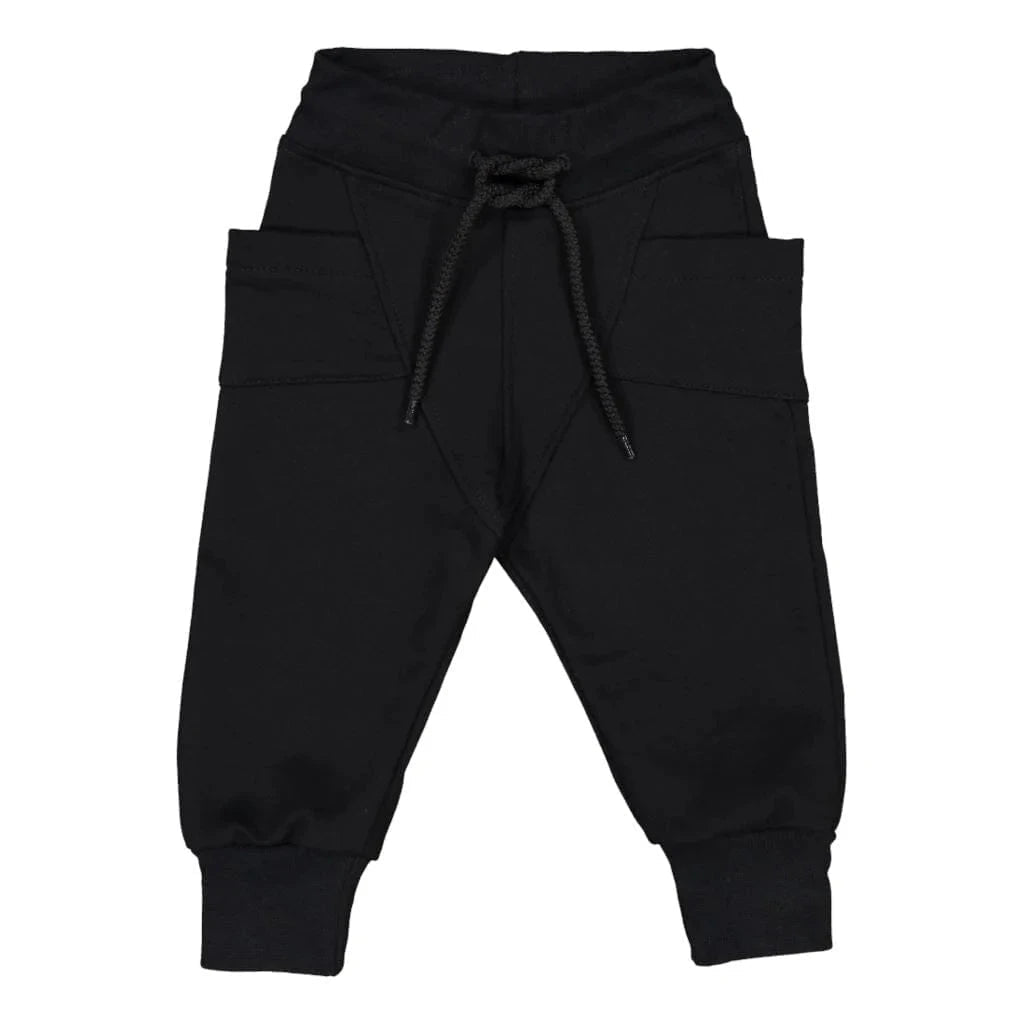 #väri_black