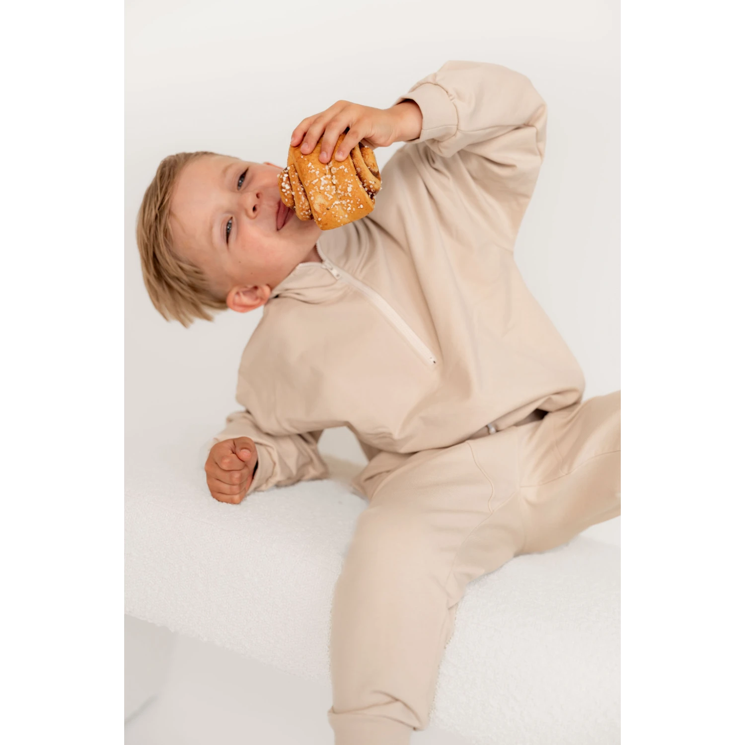 Wide Zipper Sweatshirt