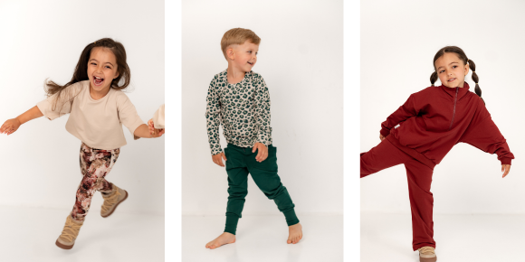 Uusi aw25 Brave & Bloom mallisto. Värit ovat tumman punainen ja vihreä sekä vaalean beige. Printtejä on vihreä leopardi, punainen bambi ja vihreä leijona